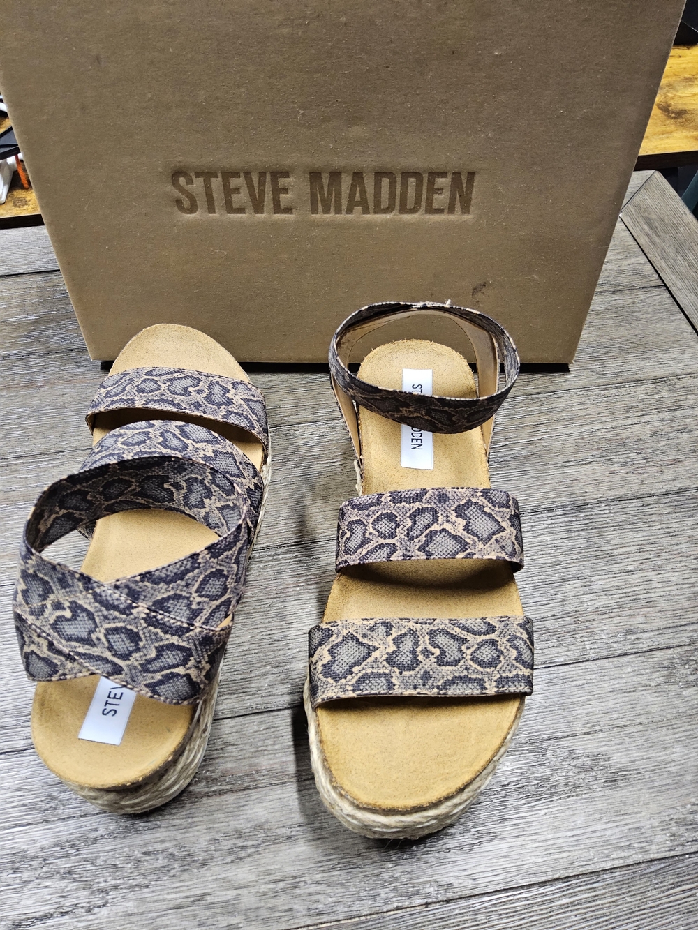 New NWOT Size 7 Steve Madden Blu Snake Kimmie Sandals